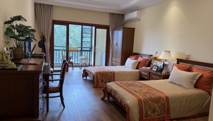 近10万香港老人跨境养老背后：费用便宜、居住空间大是核心动力，但医疗衔接待完善