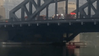 苏州一男一女凌晨从桥上坠河！当地消防：女子获救，男子已身亡