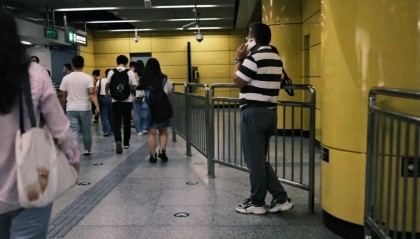 “地铁换乘路线比我的命还长”，大城市通勤很难不被它逼疯