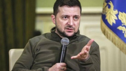 顿巴斯前线被打穿，10万乌军临阵脱逃！泽连斯基索要“战斧”导弹