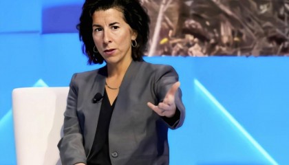 对华制裁果然不可行，卸任之际，雷蒙多终于说出实话！不简单