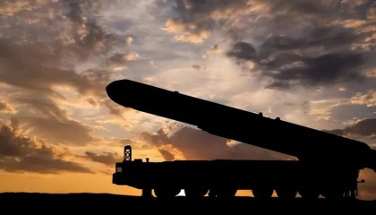 两件事：欧洲开始重温当年噩梦？多国关闭大使馆，中方乘车抵达乌克兰？