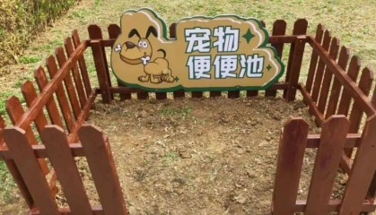 家门口成“狗公厕”，女子喷驱狗剂却被犬主告上法庭