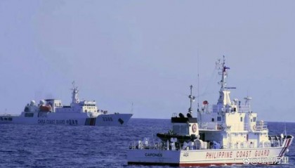 这次真怕了！菲律宾海警船想侵闯黄岩岛，却被现场一幕吓懵了