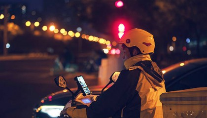 公职人员下班兼职送外卖，本职工作考核到位就行