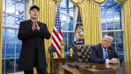 特斯拉股价暴跌，特朗普深夜发文：明早就买特斯拉，以表对马斯克“信任和支持”