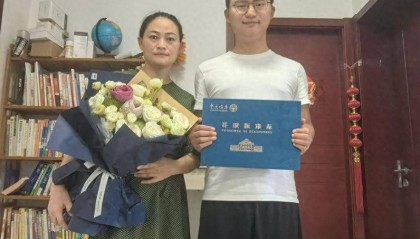 今天看什么“书”？宿迁准大学生们的高考录取通知书