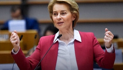 中方甩出反制重拳，不准银行与中企交易，欧盟“铁娘子”冯德莱恩步入困境！