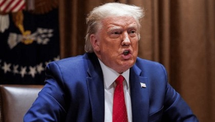 中美这场较量，胜负已分！这2国接连重磅发声，美国求锤得锤！