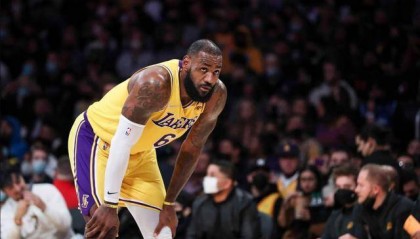 湖人引援突破口在哪？五换一交易或詹姆斯将离开？