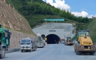 建设者坚守岗位 S316改建工程全速推进