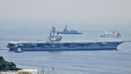中美航母对峙升级！辽宁舰山东舰演练强势出击，亚太海域紧张局势再升温