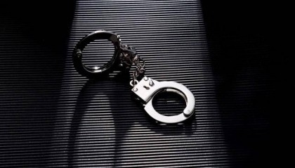 17岁女孩被继父强奸时不敢反抗，曾目睹其家暴生母 法院：继父构成强奸罪