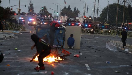 纽约也乱了！加州突然“失控”，大量街头冲突，美军队“高度戒备”