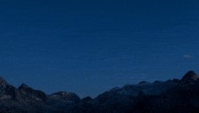 特朗普宣布加征汽车关税，A股为何不跌反涨？