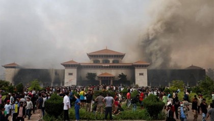 总理辞职、政府大楼被烧……尼泊尔发生了什么？