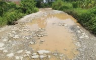 南宁一“白改黑”道路被打烂，两年多未完工！部门回应：正重新招标