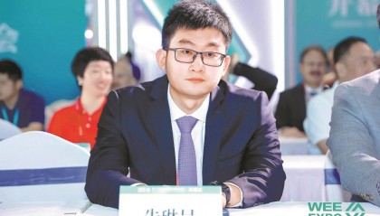 A股市场迎来90后32岁董事长 电梯“少帅”承压之下接棒