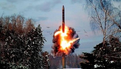 普京开始“斩首”，5枚高超弹直轰基辅，向西方发出决斗书