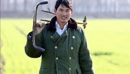 善恶到头终有报，54岁的农民歌手朱之文，如今已走上了新的道路