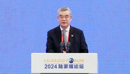 国家外汇局局长：防范人民币汇率超调和异常跨境资金流动风险