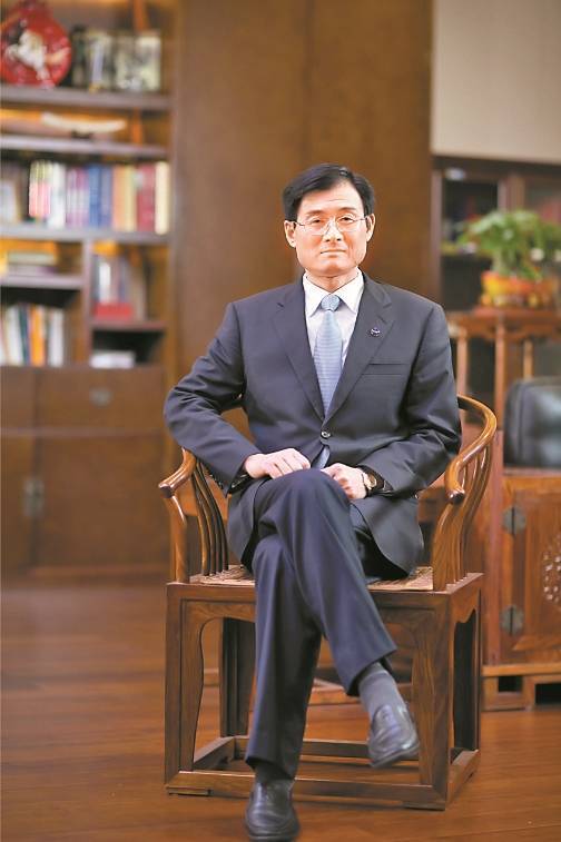 A股市场迎来90后32岁董事长 电梯“少帅”承压之下接棒