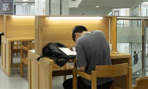 考公务员需要看什么书？成功备考的秘诀!