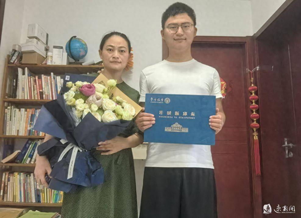 今天看什么“书”？宿迁准大学生们的高考录取通知书