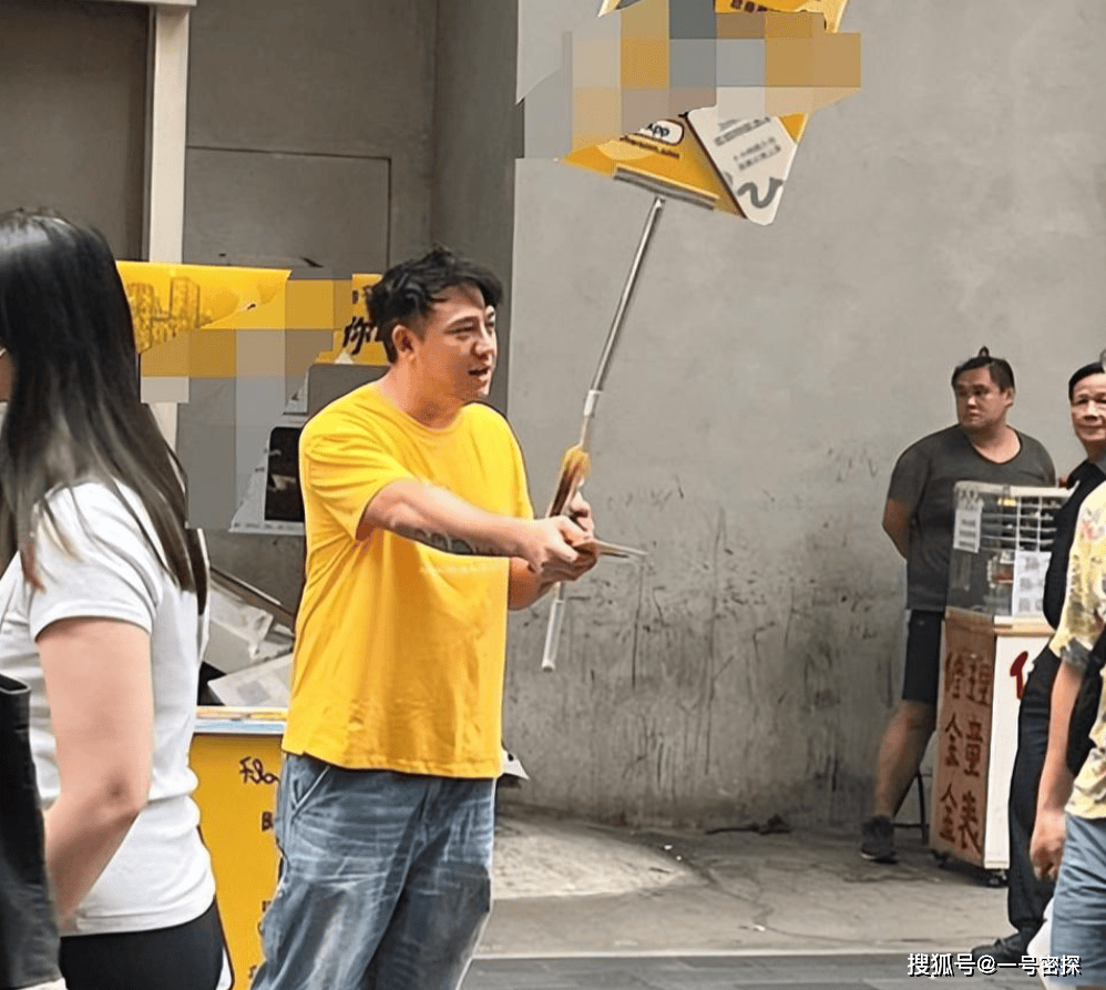 港星张致恒夫妻没钱交租被赶！要养4儿子1外佣，妻子无力再撑直言再见