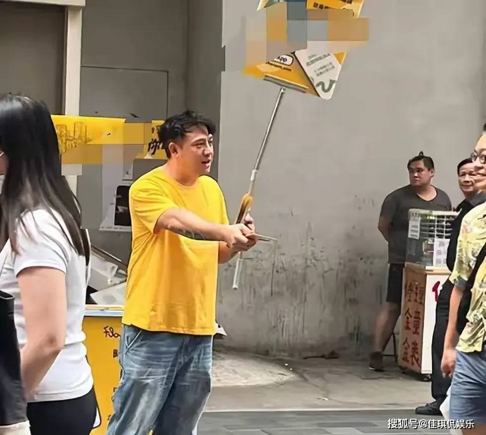 惨！港星张致恒没钱交租，一家六口流落街头！养4娃1外佣 压力山大