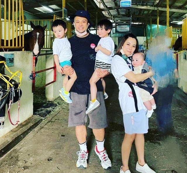 张致恒夫妻没钱交租被赶！要养4儿子1外佣，妻子无力再撑直言再见