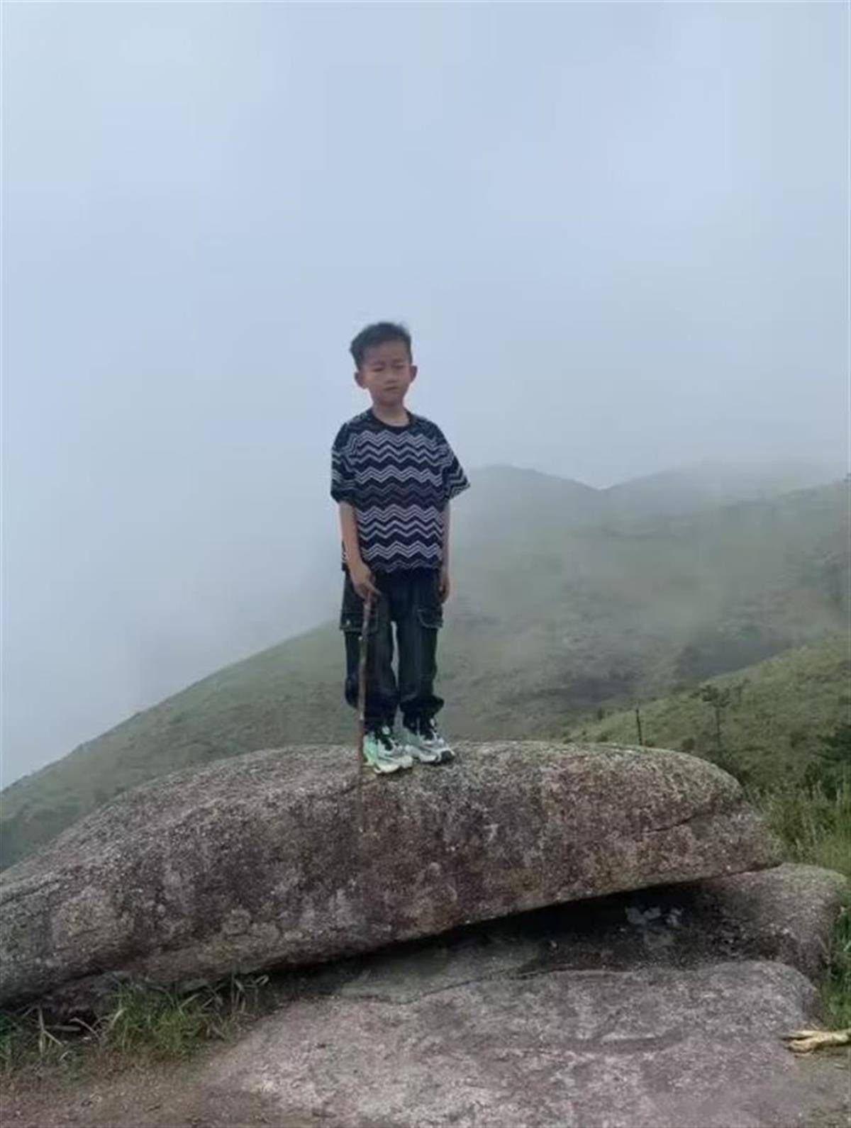 福建8岁男童爬山失踪3天，官方：大雨增加搜救难度，当地蟒蛇并不多见