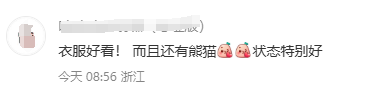75岁刘晓庆，熊猫长裙+麻花辫惊艳戛纳！胸前翡翠展现东方美