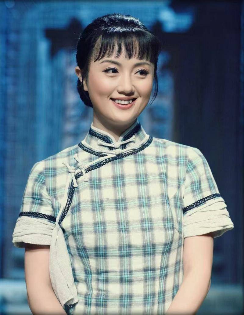 朱媛媛 世界赠我一场病、却没有痊愈摇风铃