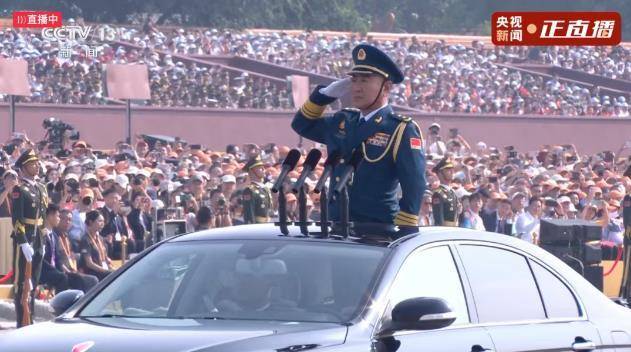韩胜延担任阅兵总指挥，曾长期在空军服役，2006年被评为全军优秀指挥军官