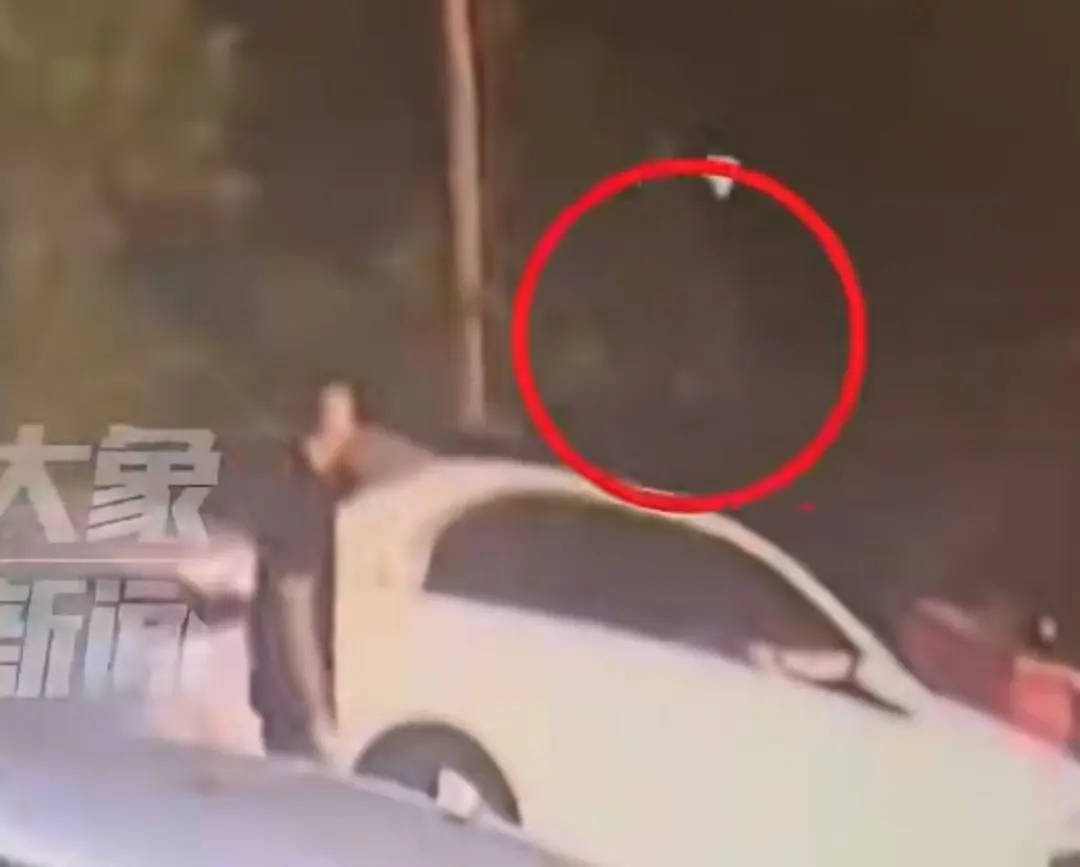 6人开奔驰去餐馆消费370元逃单,老板:追出去只扫了50元