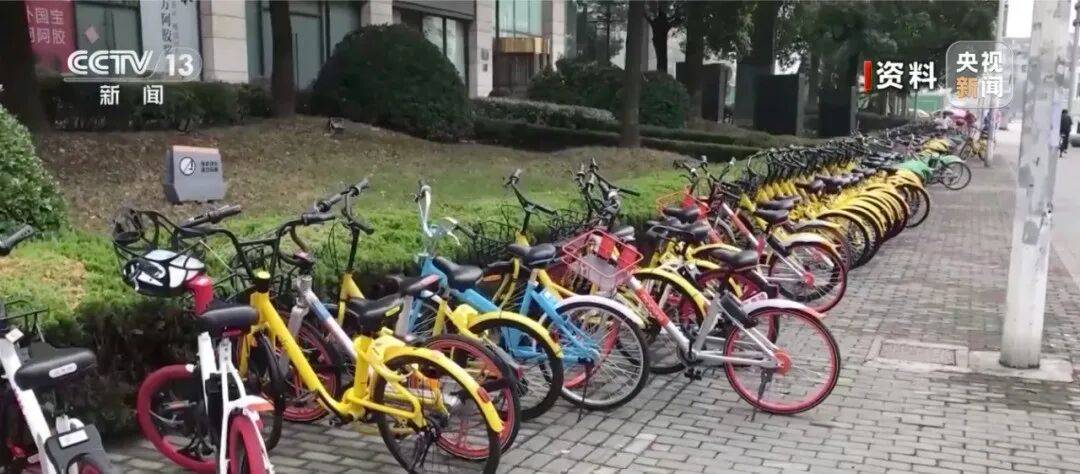 央视曝光：共享单车骑行中自动锁车，致多人受伤！北京、广东等多地都发生类似情况，原因查明