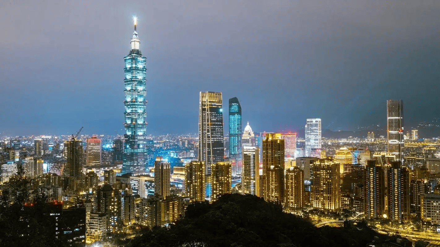 王毅抵达欧洲，华春莹陪同出席，意大利公开选边站，欧盟傻眼了！