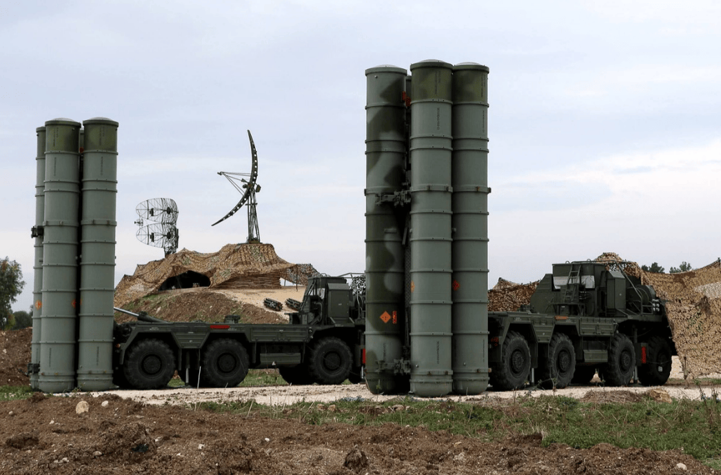 歼20携无人作战群亮剑，美媒赞叹世界首创，印媒：就是针对印度！