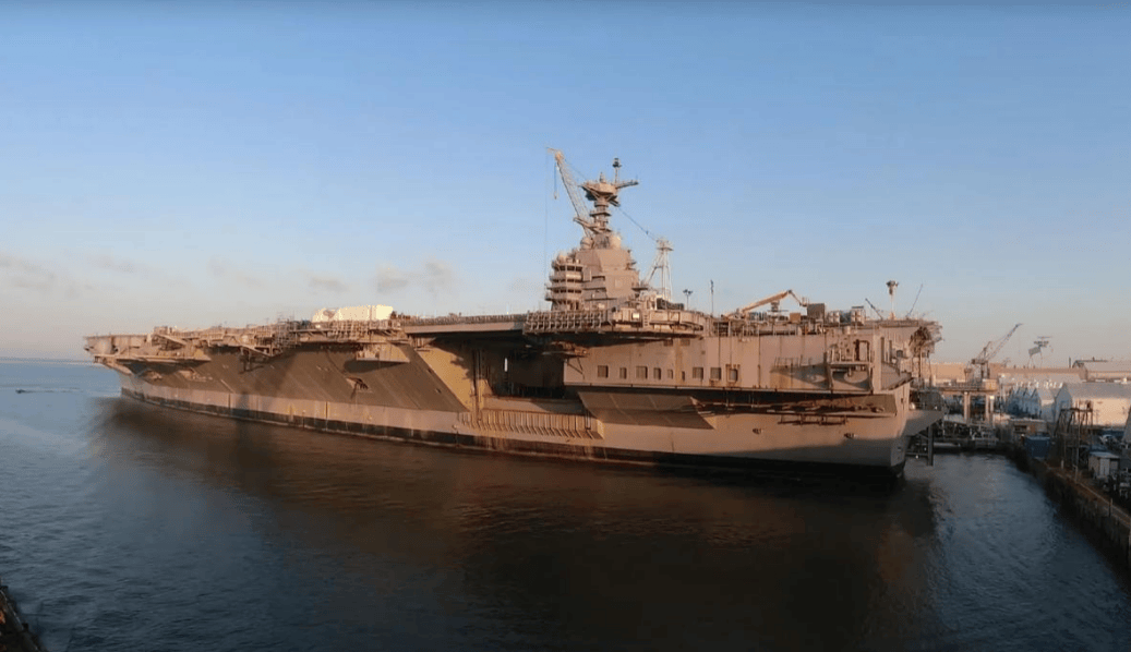 004核航母大连开建，美国肯尼迪号进度迟缓，正为电磁弹射器头疼