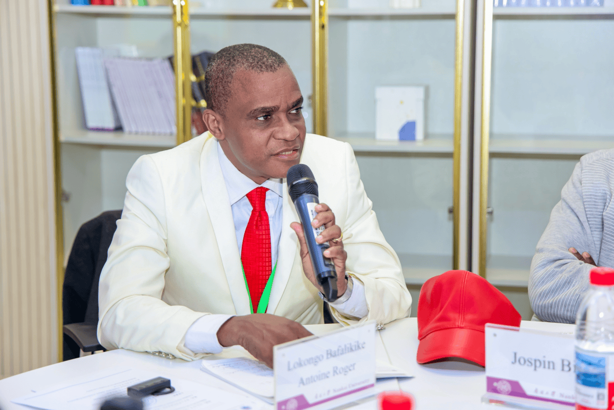 “贫穷是我们共同的敌人!”非洲10国媒体人热议中非减贫合作