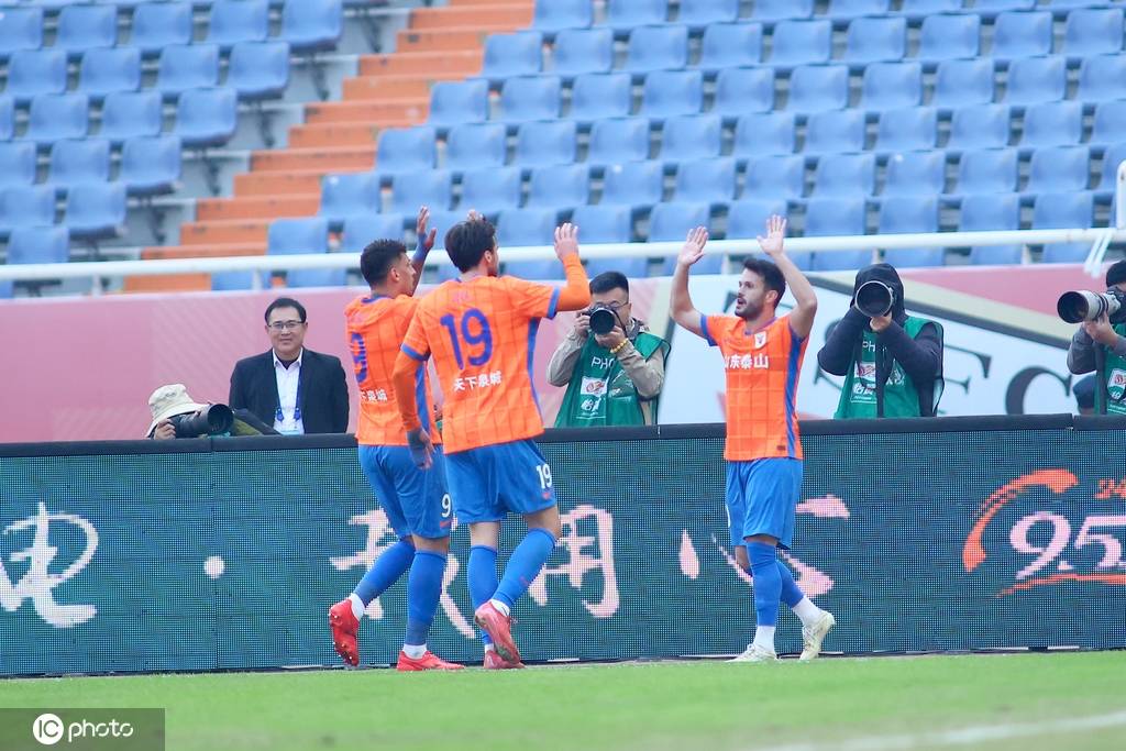 中超最佳阵容：萨里奇戴帽征服工体 瓦科双响领跑射手榜