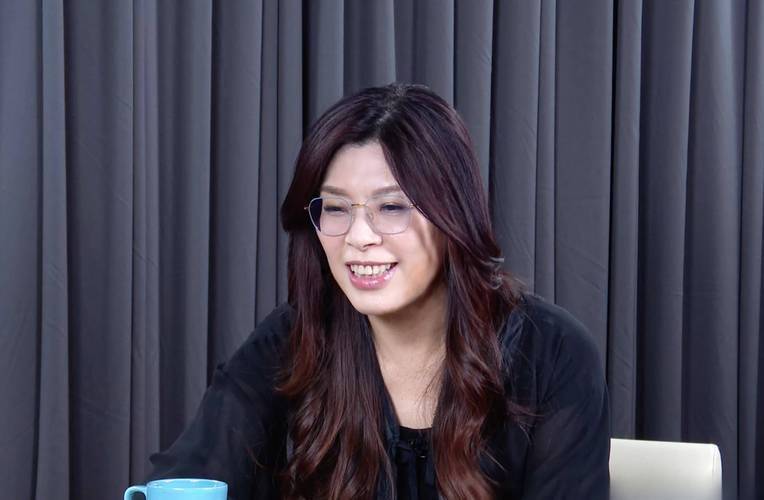 两岸关系要变天？登机赴京前，郑丽文团队核心人员确定，朱立伦回应特殊，不准打破惯例！民进党当局急也晚了