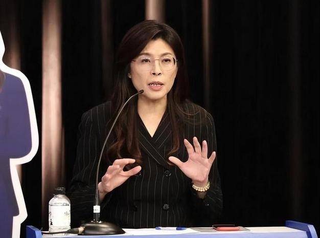 两岸关系要变天？登机赴京前，郑丽文团队核心人员确定，朱立伦回应特殊，不准打破惯例！民进党当局急也晚了