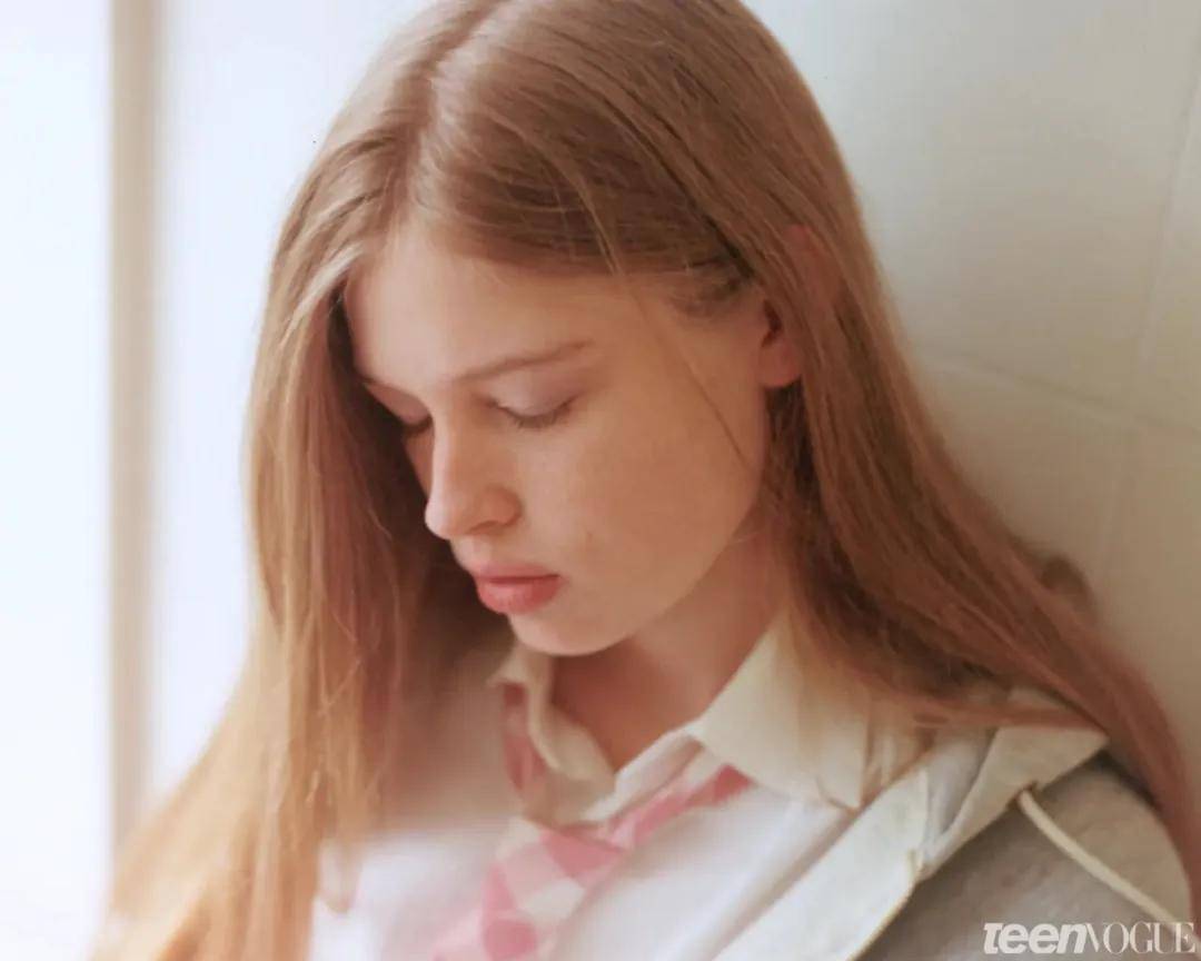 马斯克21岁女儿：改名字、换性别、与父亲决裂后，靠当模特力争经济独立