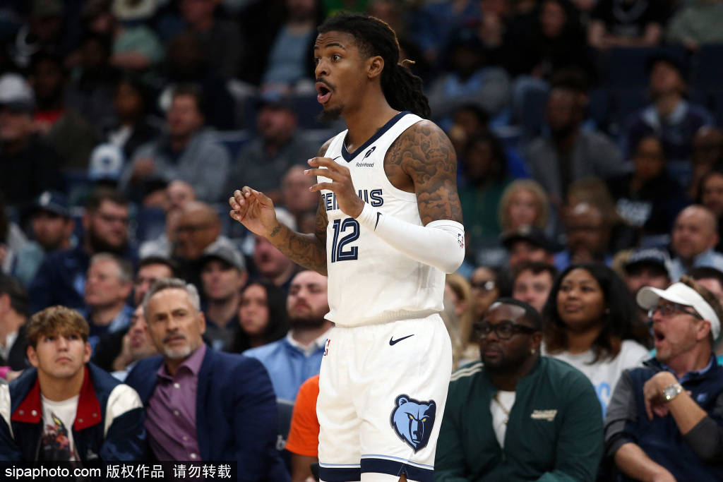 杜兰特在火箭与灰熊的比赛中调侃莫兰特父亲：你儿子不想在这里