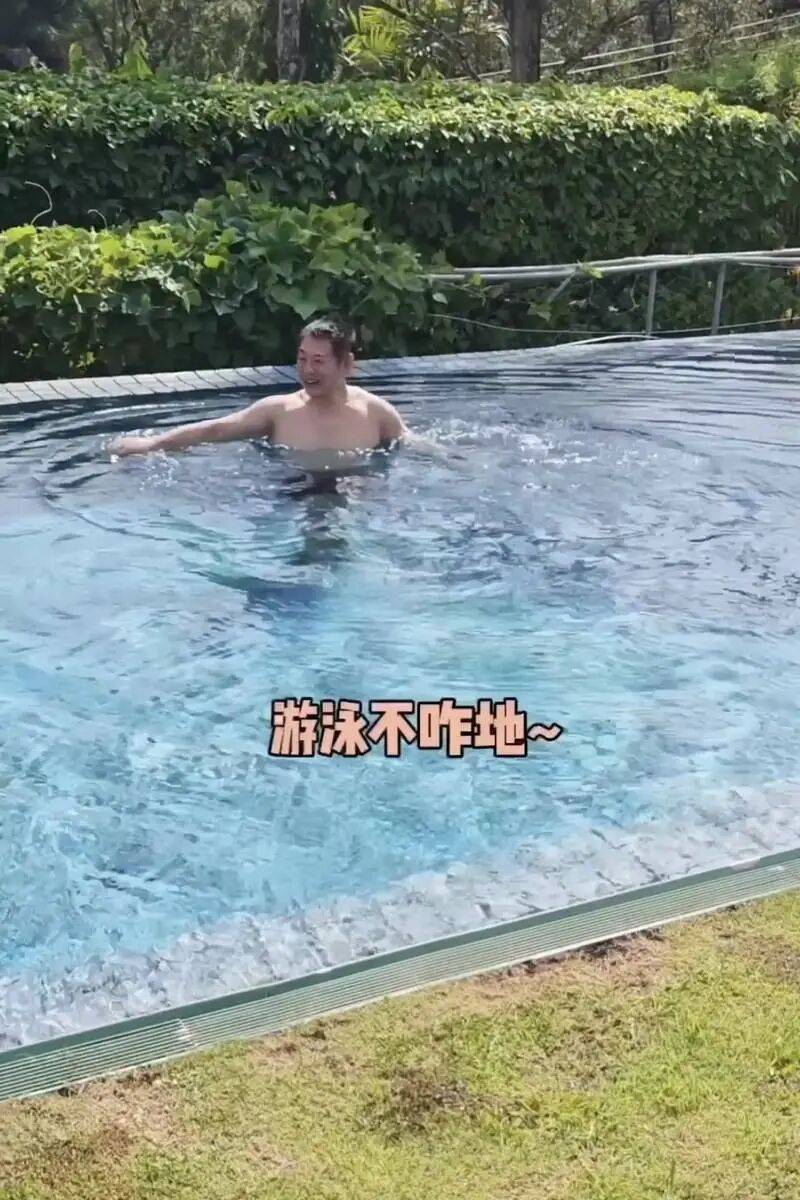 考古|李连杰晒游泳照状态重返巅峰!武打多年受伤频繁又患甲亢,功夫皇帝一路走来太不易