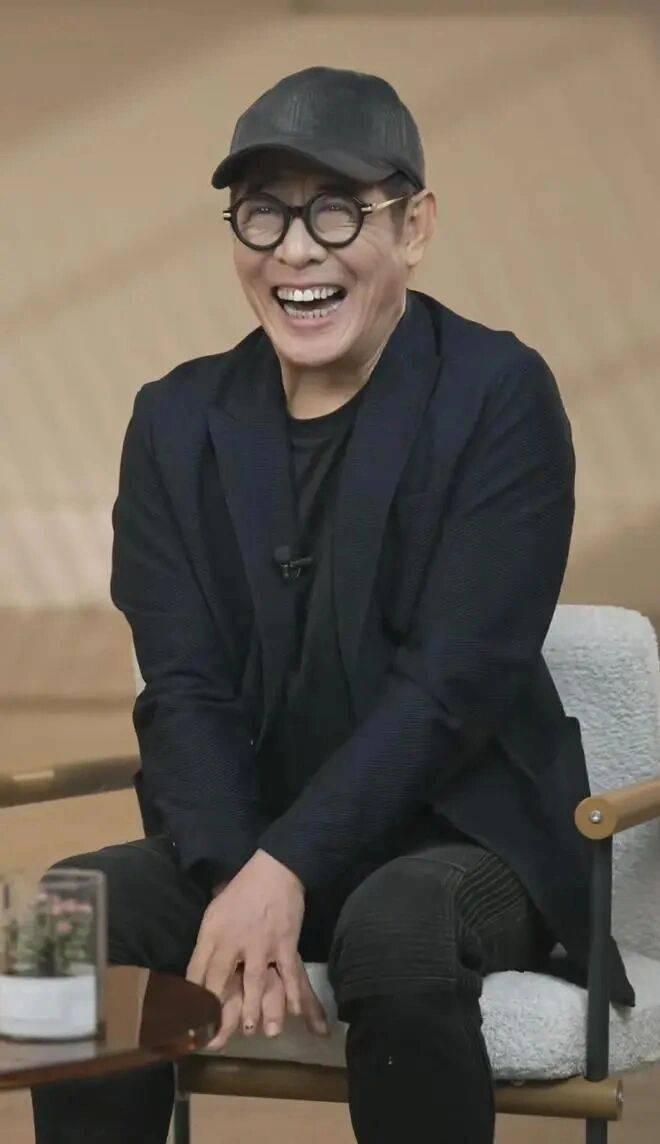 考古|李连杰晒游泳照状态重返巅峰!武打多年受伤频繁又患甲亢,功夫皇帝一路走来太不易