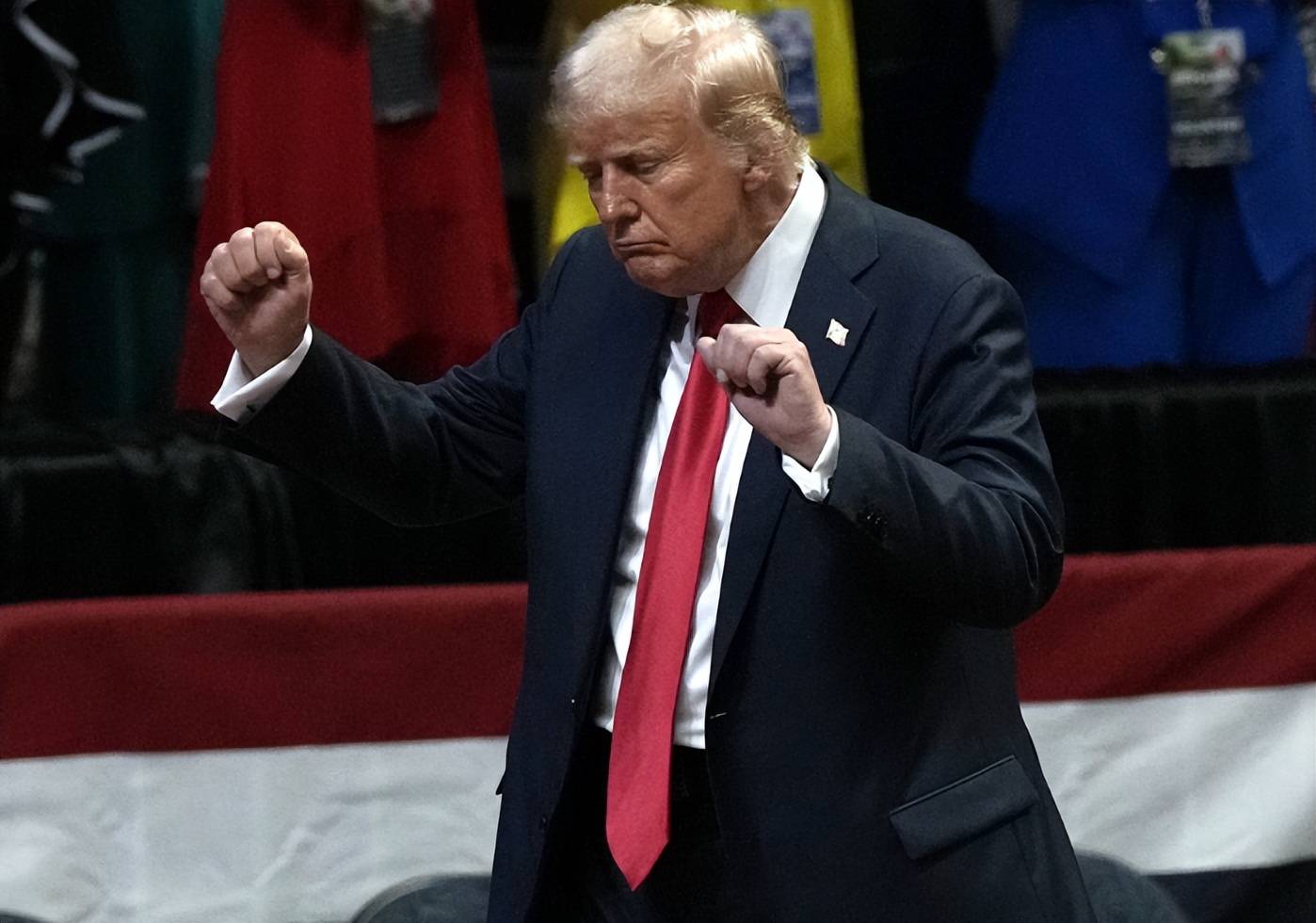 高市为出兵台海铺路，支持率飙到82%，话音刚落，解放军进逼日本