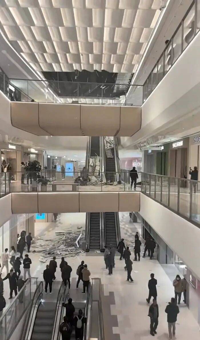 西安一商场发生吊顶脱落事故,三天前刚开业,应急管理局:已到达现场处置